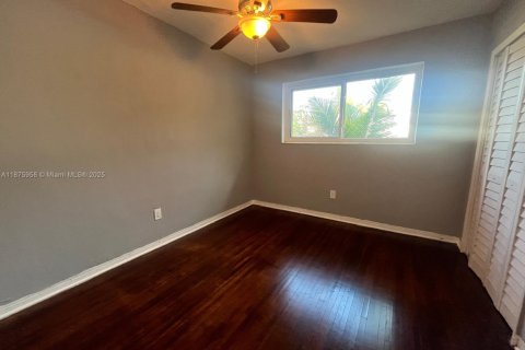 Снять в аренду виллу или дом в Майами, Флорида 4 спальни, 258.92м2, № 1921664 - фото 11