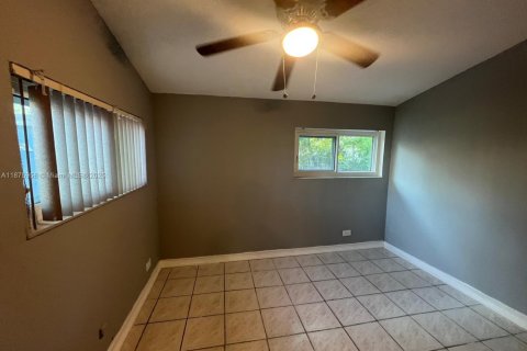 Снять в аренду виллу или дом в Майами, Флорида 4 спальни, 258.92м2, № 1921664 - фото 24