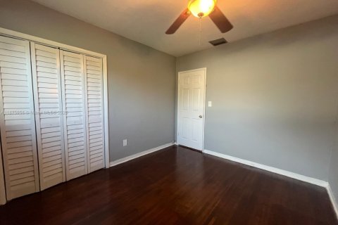 Снять в аренду виллу или дом в Майами, Флорида 4 спальни, 258.92м2, № 1921664 - фото 12