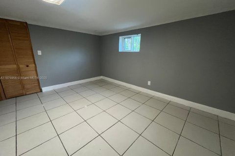 Снять в аренду виллу или дом в Майами, Флорида 4 спальни, 258.92м2, № 1921664 - фото 21