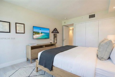 Condo in Key Biscayne, Florida, 2 bedrooms  № 2081085 - photo 16