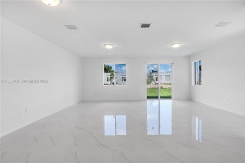 Townhouse in Miami, Florida 5 bedrooms № 2069652 - photo 6