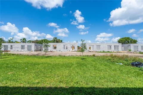 Townhouse in Miami, Florida 5 bedrooms № 2069652 - photo 12