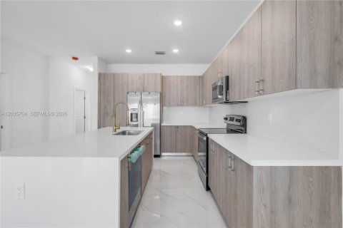 Townhouse in Miami, Florida 5 bedrooms № 2069652 - photo 3