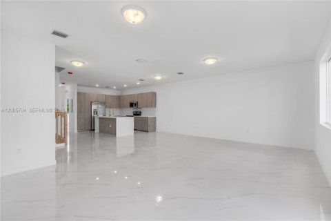 Townhouse in Miami, Florida 5 bedrooms № 2069652 - photo 8