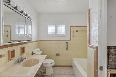 House in Saint Pete Beach, Florida 2 bedrooms, 149.57 sq.m. № 1553831 - photo 15