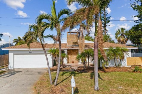 House in Saint Pete Beach, Florida 2 bedrooms, 149.57 sq.m. № 1553831 - photo 2