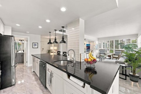 Condominio en venta en Lauderdale-by-the-Sea, Florida, 2 dormitorios, 128.58 m2 № 2431551 - foto 8