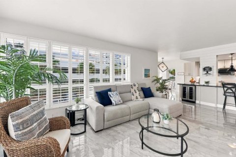 Condominio en venta en Lauderdale-by-the-Sea, Florida, 2 dormitorios, 128.58 m2 № 2431551 - foto 17