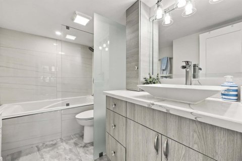 Condominio en venta en Lauderdale-by-the-Sea, Florida, 2 dormitorios, 128.58 m2 № 2431551 - foto 26
