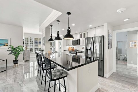 Condominio en Lauderdale-by-the-Sea, Florida, 2 dormitorios  № 2431551