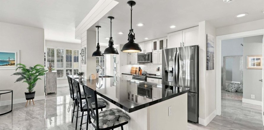 Condominio en Lauderdale-by-the-Sea, Florida, 2 dormitorios № 2431551