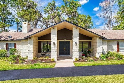 House in Ocala, Florida 3 bedrooms, 199.37 sq.m. № 2122534