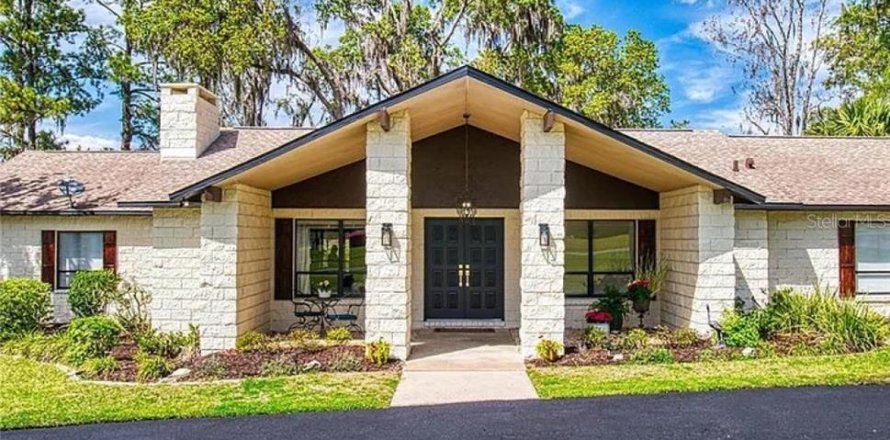 House in Ocala, Florida 3 bedrooms, 199.37 sq.m. № 2122534