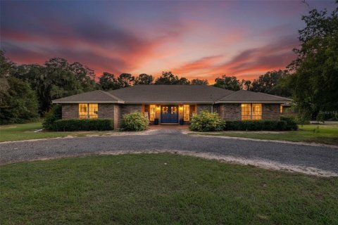 House in Melrose, Florida 3 bedrooms, 275.08 sq.m. № 2141589