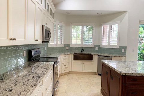 Снять в аренду виллу или дом в Бока-Ратон, Флорида 3 спальни, 218.51м2, № 1992335 - фото 2