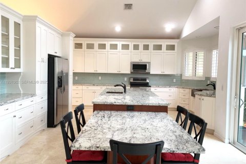 Снять в аренду виллу или дом в Бока-Ратон, Флорида 3 спальни, 218.51м2, № 1992335 - фото 1