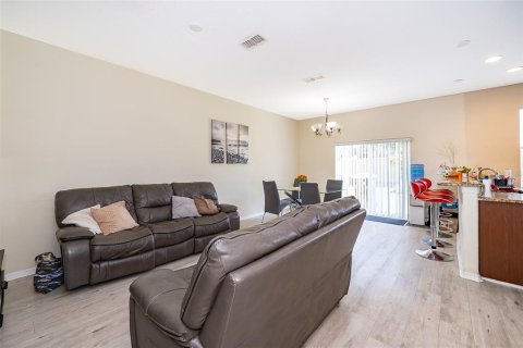 Townhouse in Orlando, Florida 3 bedrooms, 146.14 sq.m. № 1743232 - photo 4