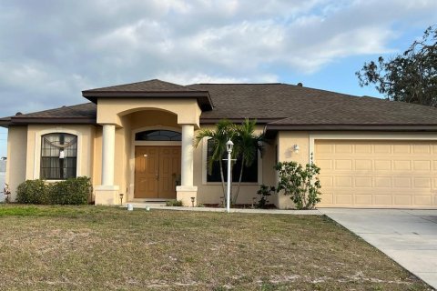Casa en alquiler en North Port, Florida, 3 dormitorios, 191.29 m2 № 1879147 - foto 1