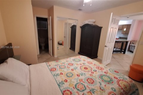 Condominio en venta en Hallandale Beach, Florida, 1 dormitorio, 71.53 m2 № 2021037 - foto 13