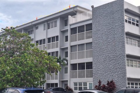 Condominio en Hallandale Beach, Florida, 1 dormitorio  № 2021037