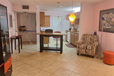 Condominio en venta en Hallandale Beach, Florida, 1 dormitorio, 71.53 m2 № 2021037 - foto 12