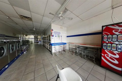 Tienda en alquiler en Hollywood, Florida № 1221371 - foto 1