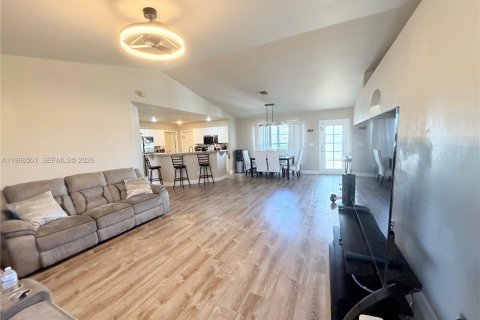 Casa en venta en Cape Coral, Florida, 3 dormitorios, 130.16 m2 № 2081311 - foto 24