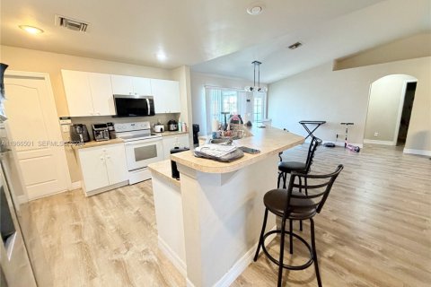 Casa en venta en Cape Coral, Florida, 3 dormitorios, 130.16 m2 № 2081311 - foto 26