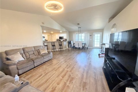 Casa en venta en Cape Coral, Florida, 3 dormitorios, 130.16 m2 № 2081311 - foto 23