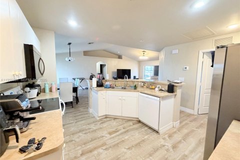 Casa en venta en Cape Coral, Florida, 3 dormitorios, 130.16 m2 № 2081311 - foto 27