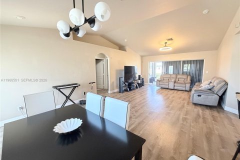 Casa en venta en Cape Coral, Florida, 3 dormitorios, 130.16 m2 № 2081311 - foto 20