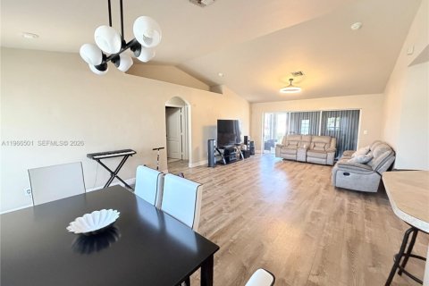 Casa en venta en Cape Coral, Florida, 3 dormitorios, 130.16 m2 № 2081311 - foto 21
