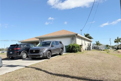 Casa en venta en Cape Coral, Florida, 3 dormitorios, 130.16 m2 № 2081311 - foto 2