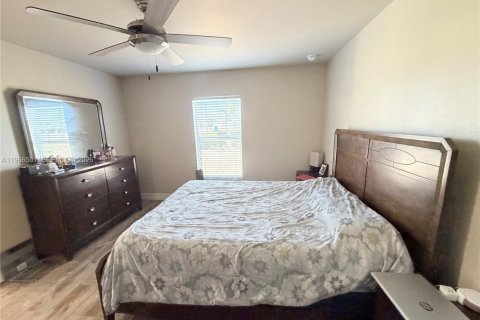 Casa en venta en Cape Coral, Florida, 3 dormitorios, 130.16 m2 № 2081311 - foto 30