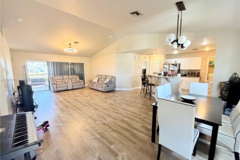 Casa en venta en Cape Coral, Florida, 3 dormitorios, 130.16 m2 № 2081311 - foto 17