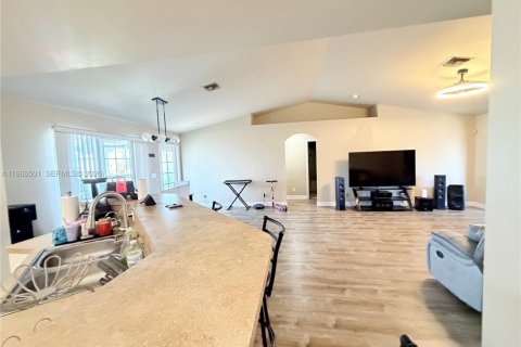 Casa en venta en Cape Coral, Florida, 3 dormitorios, 130.16 m2 № 2081311 - foto 25