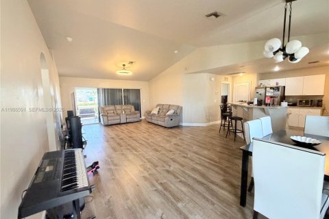 Casa en venta en Cape Coral, Florida, 3 dormitorios, 130.16 m2 № 2081311 - foto 18