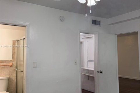 Condo in Miami, Florida, 2 bedrooms № 2086414 - photo 16