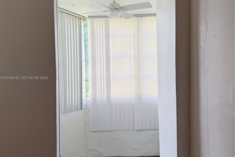 Condo in Miami, Florida, 2 bedrooms № 2086414 - photo 18