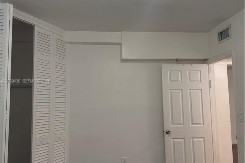 Condo in Miami, Florida, 2 bedrooms № 2086414 - photo 12