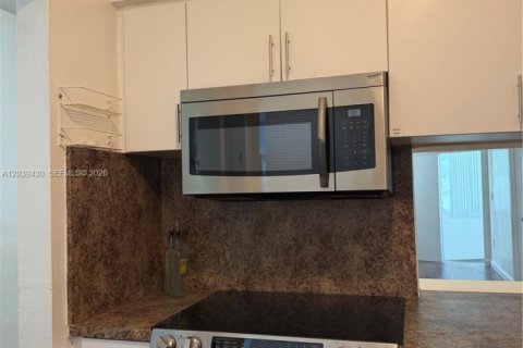 Condo in Miami, Florida, 2 bedrooms № 2086414 - photo 4