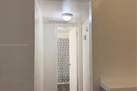 Condo in Miami, Florida, 2 bedrooms № 2086414 - photo 8