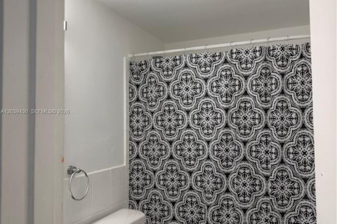 Condo in Miami, Florida, 2 bedrooms № 2086414 - photo 9