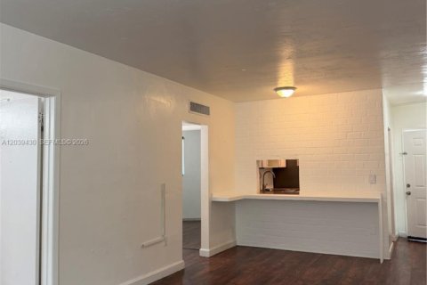 Condo in Miami, Florida, 2 bedrooms № 2086414 - photo 7
