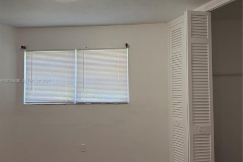 Condo in Miami, Florida, 2 bedrooms № 2086414 - photo 10