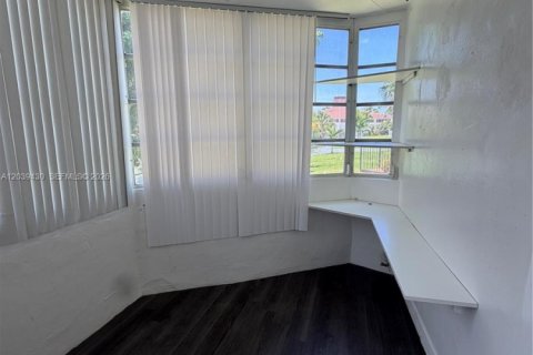 Condo in Miami, Florida, 2 bedrooms № 2086414 - photo 20