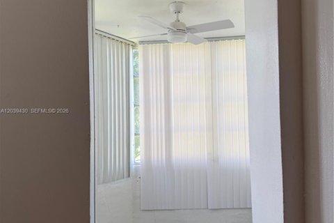Condo in Miami, Florida, 2 bedrooms № 2086414 - photo 17