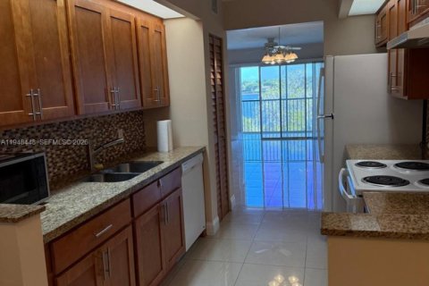 Снять в аренду кондоминиум в Пемброк-Пайнс, Флорида 2 спальни, 105.63м2, № 2004808 - фото 10