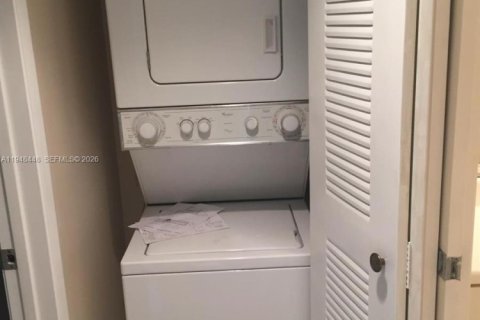 Снять в аренду кондоминиум в Пемброк-Пайнс, Флорида 2 спальни, 105.63м2, № 2004808 - фото 12